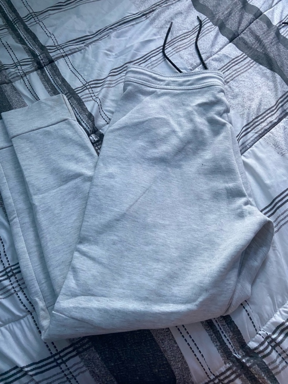 Aeropostale Men's Light Gray Sweatpants Joggers